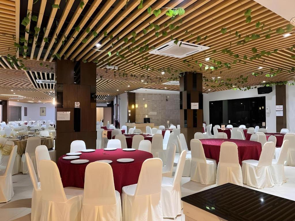D Arc Hotel Kota Kinabalu Esterno foto