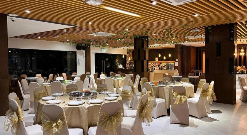 D Arc Hotel Kota Kinabalu Esterno foto